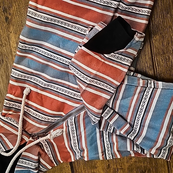 Ampersand Double Hood (M) - Picture 6 of 10